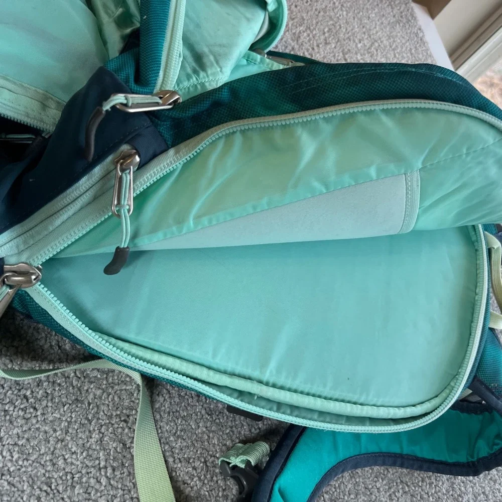 The North Face Recon Backpack Teal Navy Mint Laptop Sleeve Hiking Travel outdoor